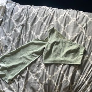 L'ATISTE Light Green One-Shoulder Long Sleeve Top